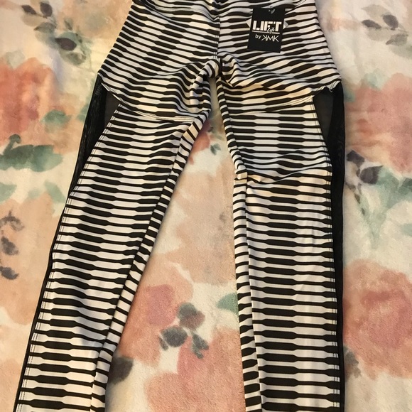 Workout attire 🏋🏻‍♀️𗁦🖤 - Picture 4 of 4